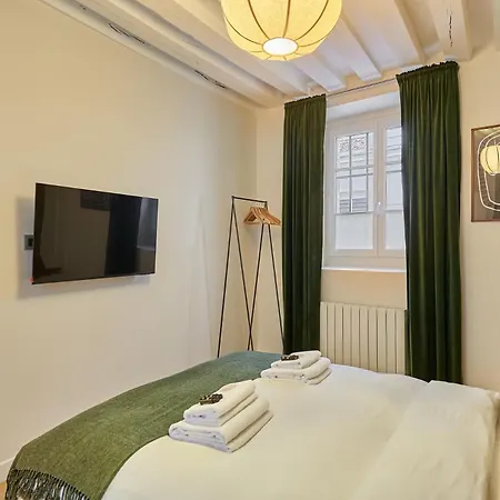 Appartamento Sublim New Triplex On Place Des Vosges Parigi